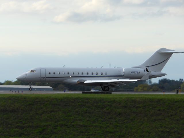 Bombardier Global Express (N137BB)