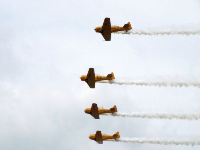 North American T-6 Texan (C-FMKA)