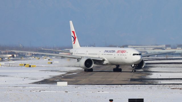 BOEING 777-300 (B-7349)