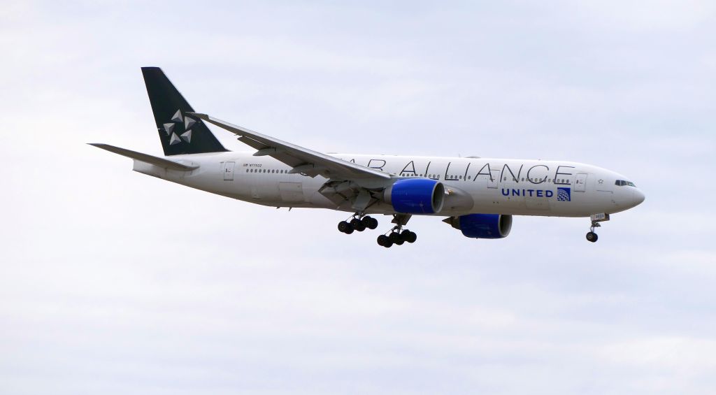 Boeing 777-200 (N77022)