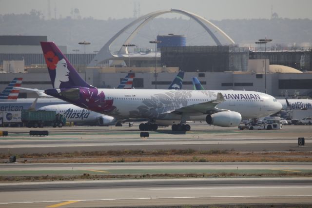 Airbus A330-200 (N386HA)