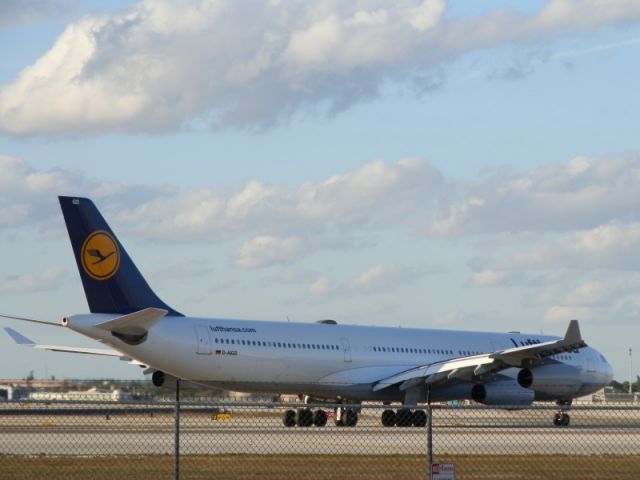 Airbus A340-300 (D-AIGS)