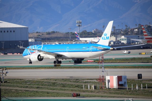 BOEING 787-10 Dreamliner (PH-BKA)