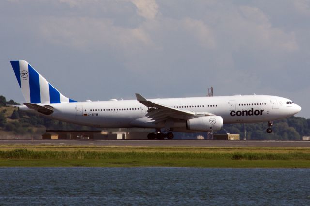 Airbus A330-200 (D-AIYB)