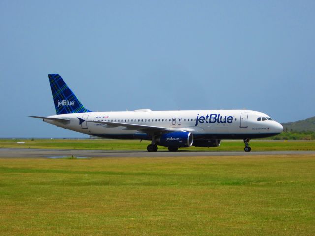 Airbus A320 (N566JB)