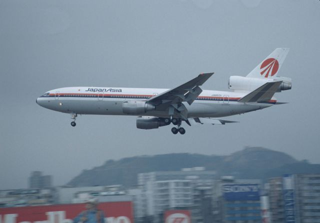 McDonnell Douglas DC-10 (JA8531) - Short Final at Kai-Tak Intl Airport Rwy13 on 1989/12/23