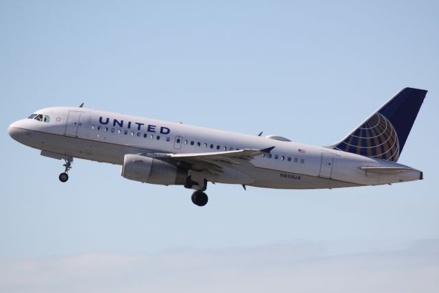 Airbus A319 (N835UA) - United Flight 617 (N835UA) departs Sarasota-Bradenton International Airport enroute to Chicago-OHare International Airport