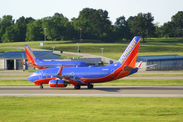 Boeing 737-700 (N292WN) - WN3848 from BNA