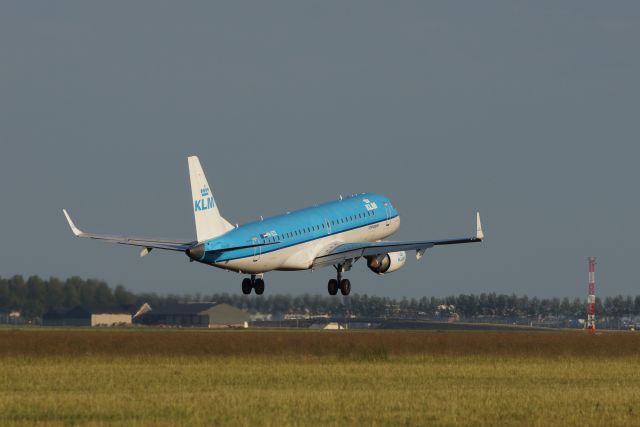 Embraer 170/175 (PH-EZE) - Embraer ERJ190