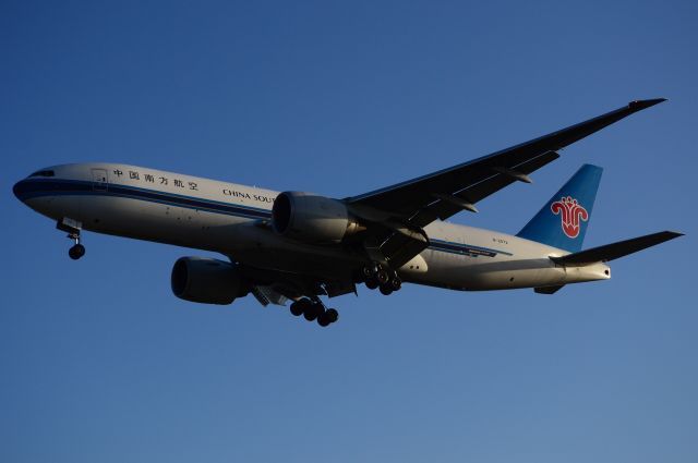 BOEING 777-200LR (B-2072) - China Southern CARGO 777-200LRF lands 24R early A.M. @ LAX!  (#B-2072)