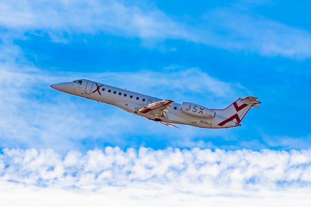 Embraer ERJ-135 (N266JX) - JSX Embraer 135 taking off from PHX on 11/28/22. Taken with a Canon 850D and Tamron 70-200 G2 lens.