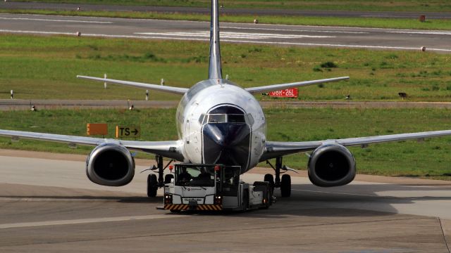 BOEING 737-400 (EI-CUN)