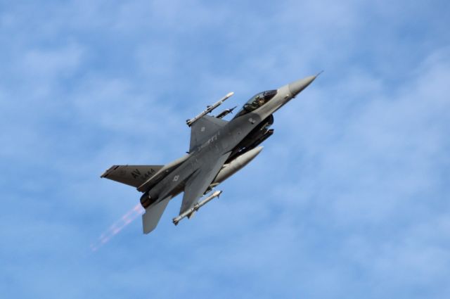 Lockheed F-16 Fighting Falcon —