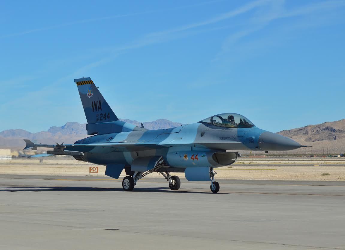 Lockheed F-16 Fighting Falcon —