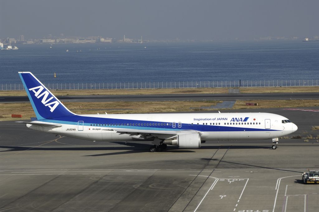 BOEING 767-300 (JA604A) - Taxing at haneda Intl Airport on 2013/12/01 "Inspiration of Japan"