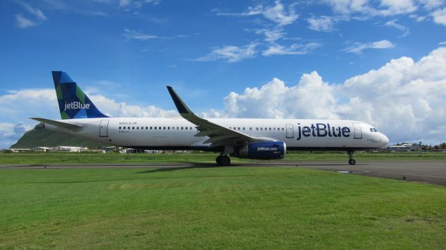 Airbus A321 (N993JE)