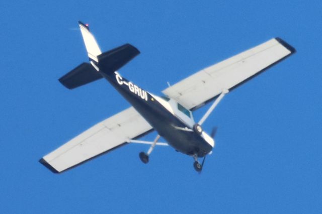 Cessna 152 (C-GRUI) - C-GRUI Cessna Commuter 152 CARGAIR LTEE Survolant la ville de Lavaltrie QC. Le 26-02-2025 à 14:20.