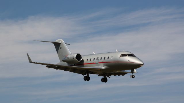 Canadair Challenger (9H-VFE)