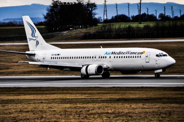 BOEING 737-400 (SX-MAI)