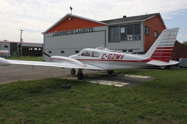 Piper PA-30 Twin Comanche (C-GZMV) - Piper PA-30 C-GZMV Lachute Aviation Aéroport de Lachute CSE4 QC. 25-08-2018