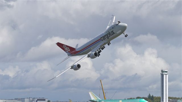 BOEING 747-8 (LX-VCJ) - CLX789 makes a spectacular wing wave as it climbs from Rwy 16R on delivery to KSEA on 9/30/14. (LN:1490 / cn 38077). The aircraft is named City of Redange-Sur-Attert.