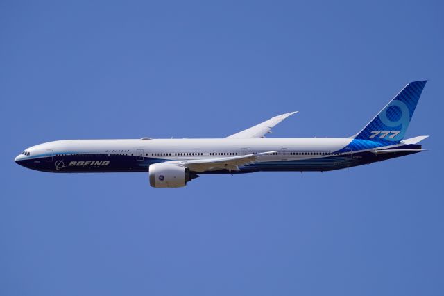 BOEING 777-9 (N779XW) - Boeing 777-9 flight test aircraft banking left in level flight, whilst displaying at Farnborough International Airshow (19th July 2022).