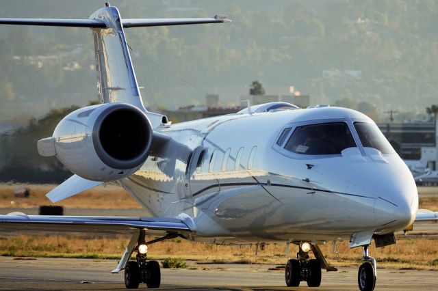 Learjet 60 (N604WC)