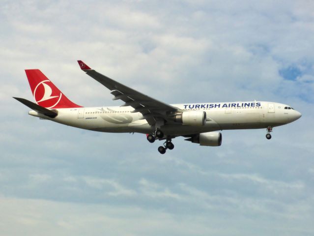 Airbus A330-200 (TC-JNB)