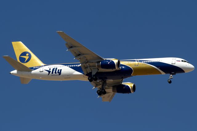 Boeing 757-200 (EI-DUA) - hurghada blue sky