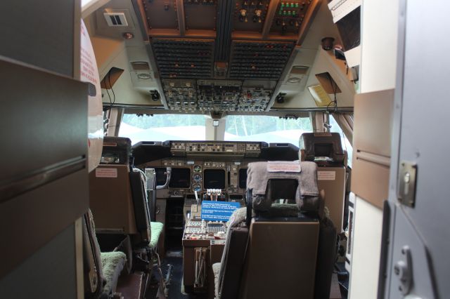 Boeing 747-200 (G-CIVB) - The flight deck of a former BA B747-400.br /br /Location: Cotswold Kemble Airport.br /Date: 31.08.22 (dd/mm/yy).