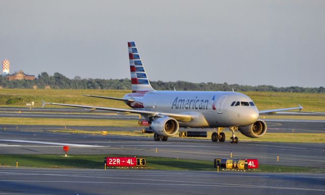 Airbus A319 (N763US) - American Airlines Airbus A319-112 N763US in Boston