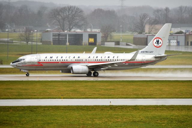 Boeing 737-800 (N905NN) - Astrojet Retro departing 23-R on 04-06-22 bound for DFW.