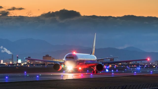 BOEING 767-300 (JA98AD) - Hokkaido International Airlinesbr /Boeing 767-33A/ERbr /Nov.22.2015 Hakodate Airport [HKD/RJCH] JAPAN