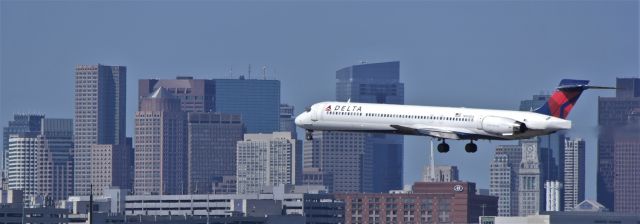 McDonnell Douglas MD-88 (N905DA)