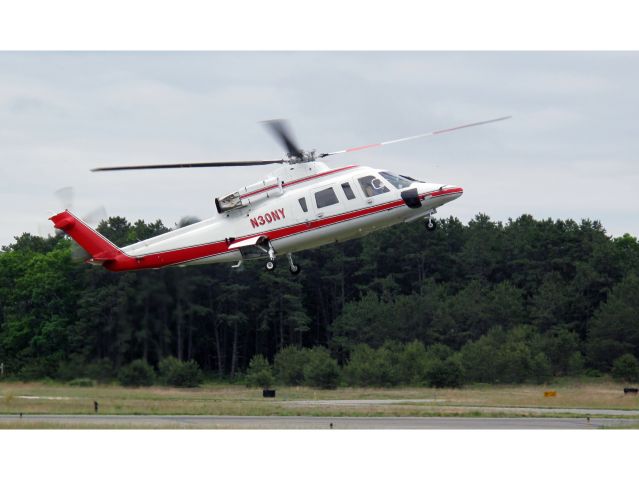 Sikorsky S-76 (N30NY) - Perfect landing.