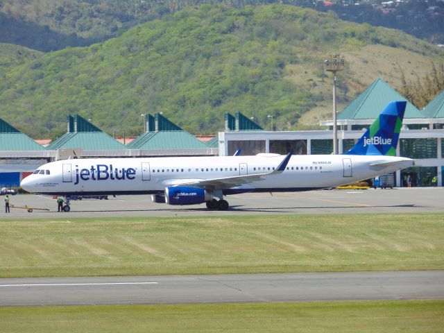 Airbus A321 (N955JB)