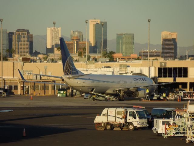 Boeing 737-900 (N31412) - Flight 1654 preparing to depart to Denver.