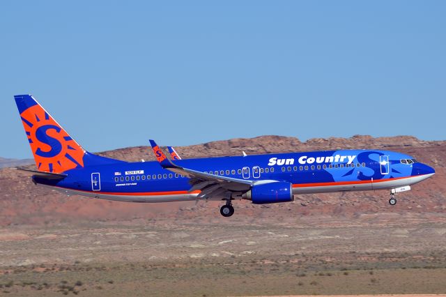 Boeing 737-800 (N281LF)