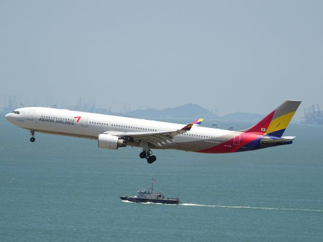 Airbus A330-300 (HL7740)