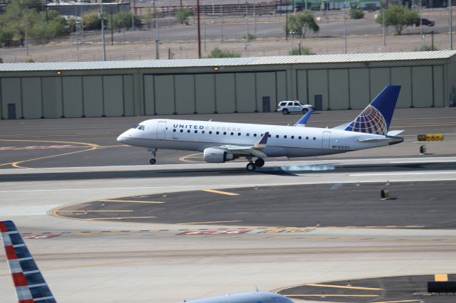 Embraer 175 (N151SY)