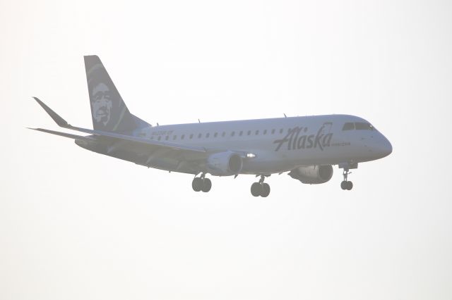 EMBRAER 175 (long wing) (N622QX)