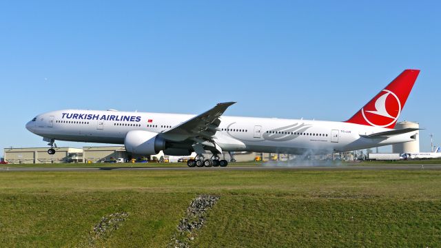 BOEING 777-300 (TC-JJU) - BOE591 from KPDX landing Rwy 34L on 11/14/14. (ln 1256 / cn 60401). The aircraft returned after being painted.