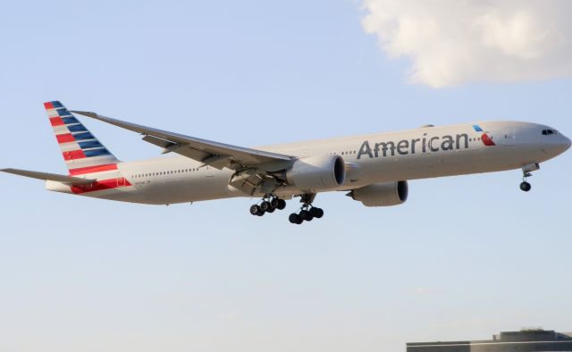 BOEING 777-300ER (N731AN)
