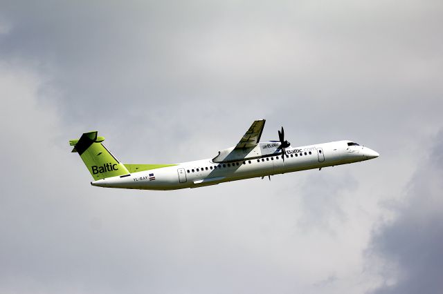 de Havilland Dash 8-400 (YL-BAY)