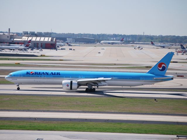 Boeing 777-200 (HL8218) - Arriving runway 8L - 4/6/13