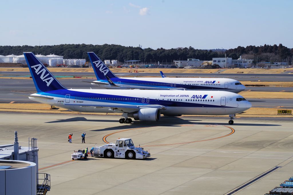 BOEING 767-300 (JA617A) - NH935 and NH809