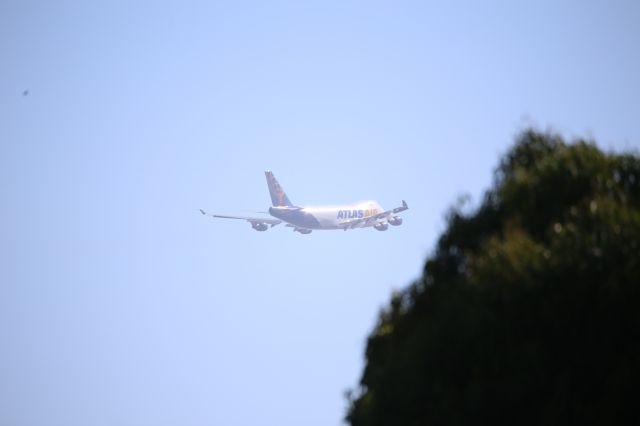 Boeing 747-400 (N489MC)