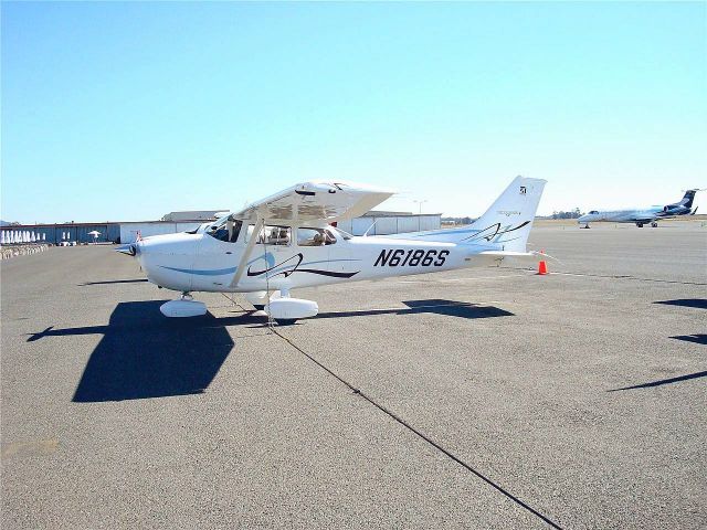 Cessna Skyhawk (N6186S) - Cessna 172