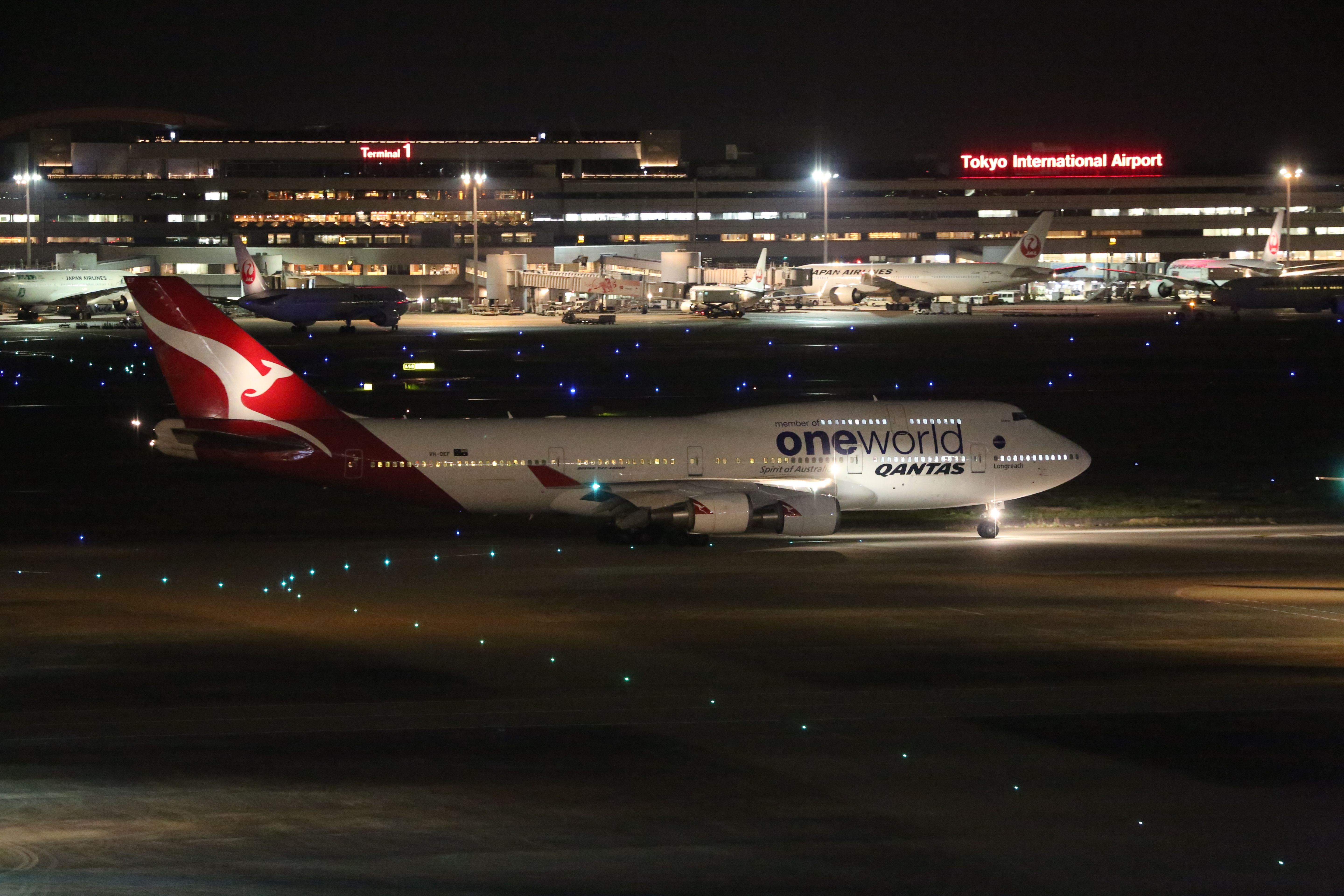 Boeing 747-400 (VH-OEF) - 22 April 2016:HND-SYD.