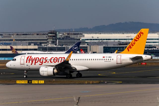 Airbus A320 (TC-NBU)